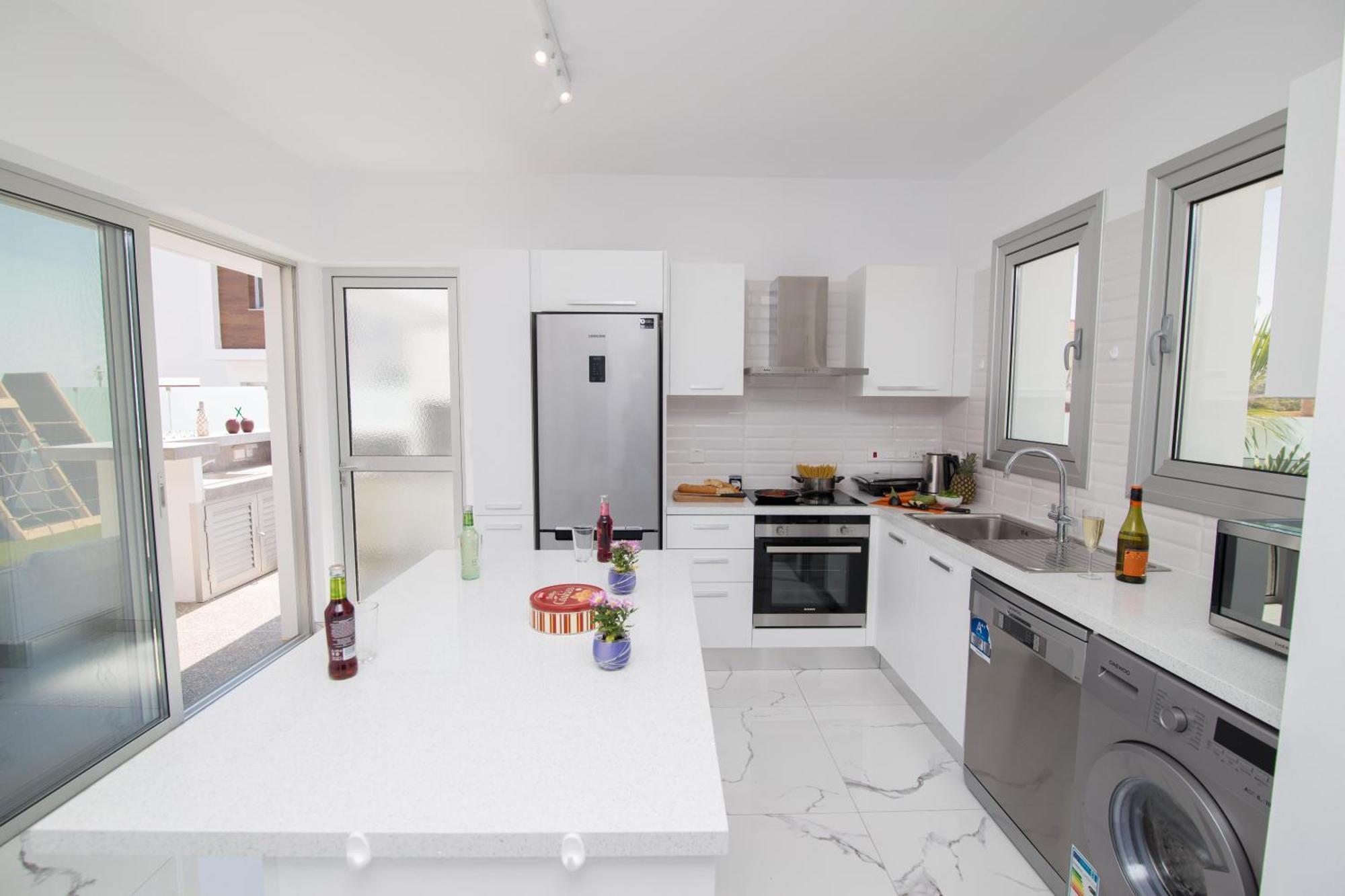 Villa Lynn Boutique Beachfront Ayia Napa Exterior foto