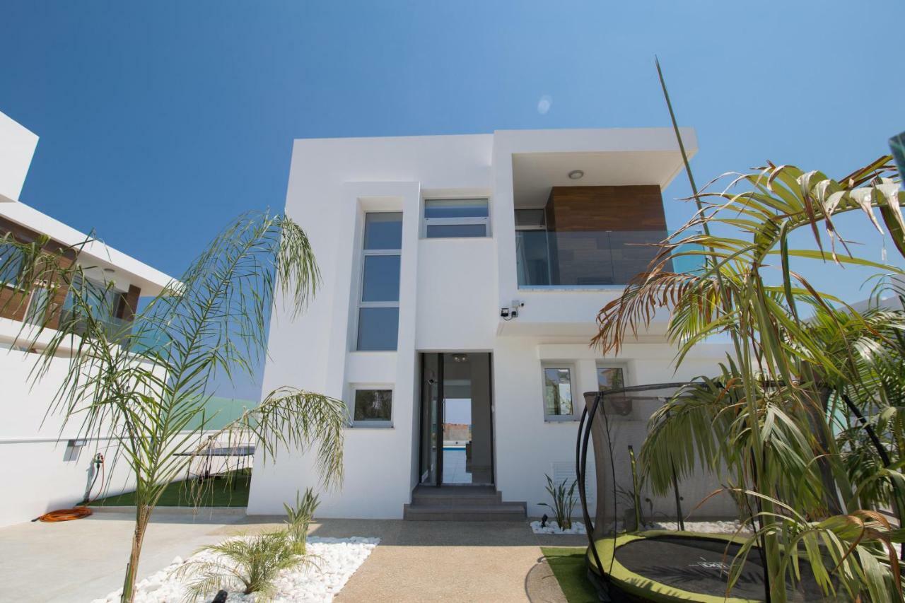 Villa Lynn Boutique Beachfront Ayia Napa Exterior foto